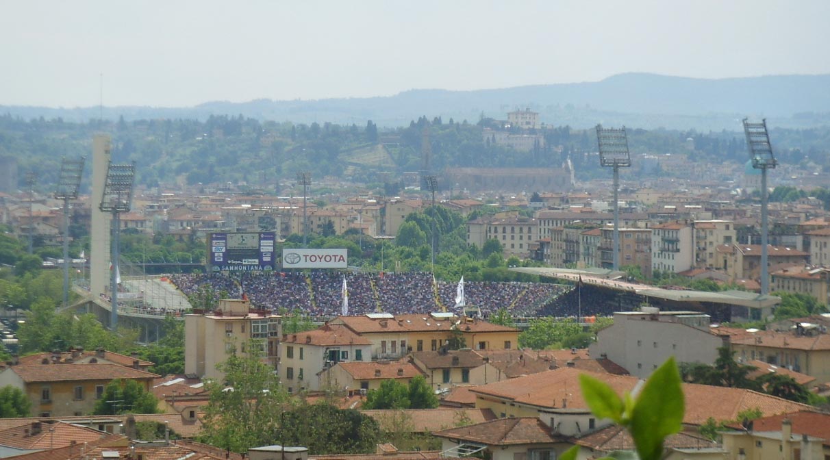 Stadio Artemio Franchi dari jauh