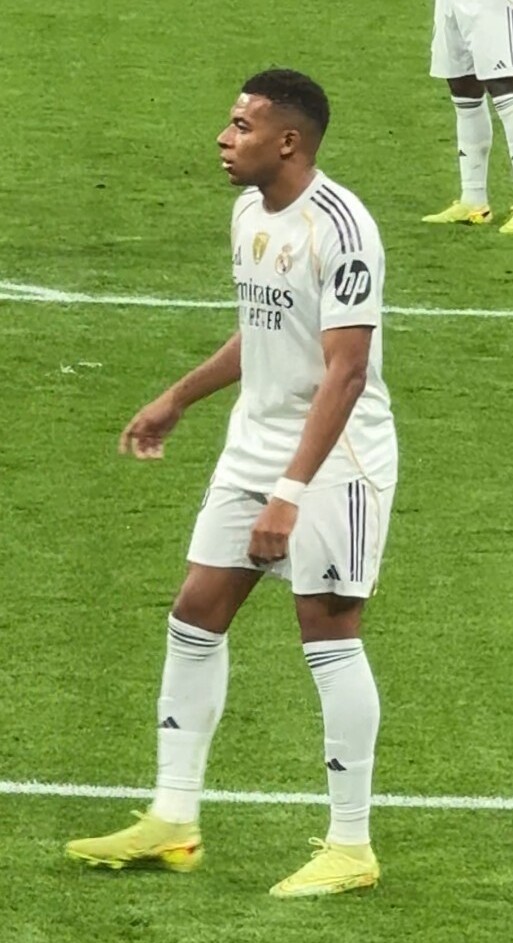 Kylian Mbappe dengan seragam Real Madrid