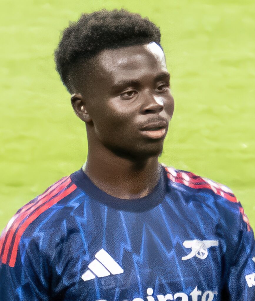 Bukayo Saka dengan seragam Arsenal