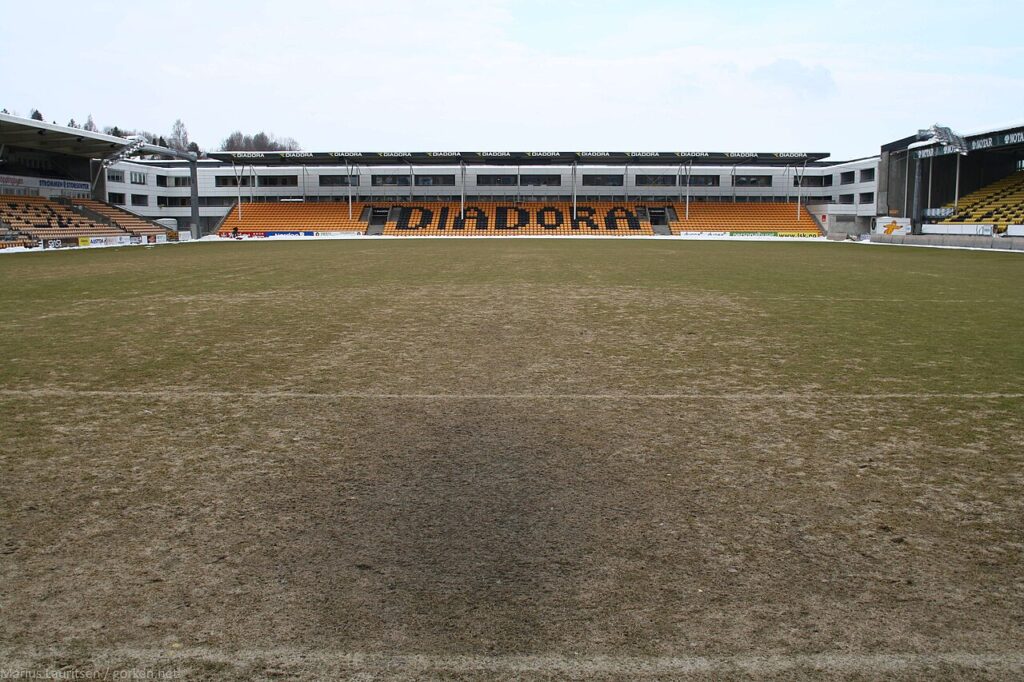 Arasen Stadion, markas Lillestrom, 4 Maret 2009