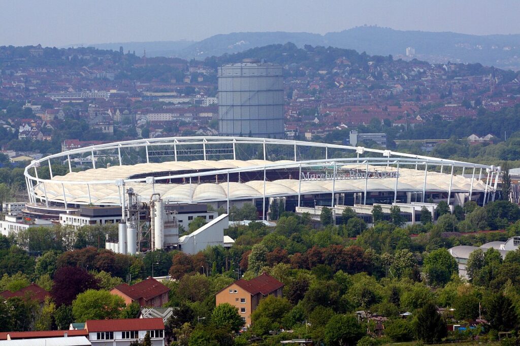 MHPArena Stuttgart, difoto 1 Mei 2011 saat masih bernama Mercedes-Benz Arena